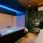 Love hotel Mademoiselle *