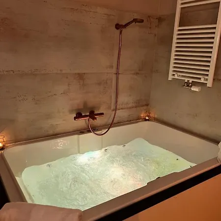 Mademoiselle Love hotel