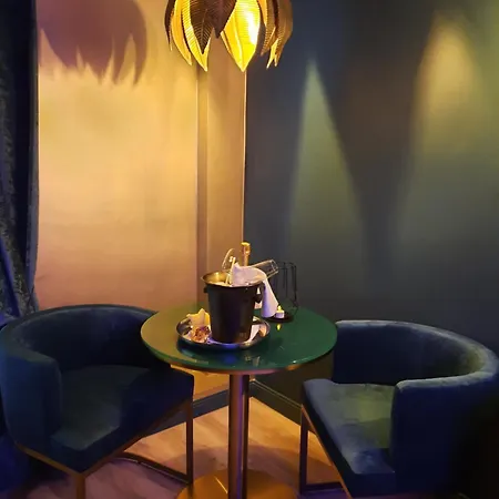 Mademoiselle Love hotel *
