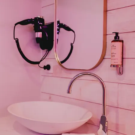 Mademoiselle Love hotel *