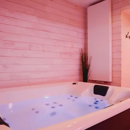 Mademoiselle Love hotel