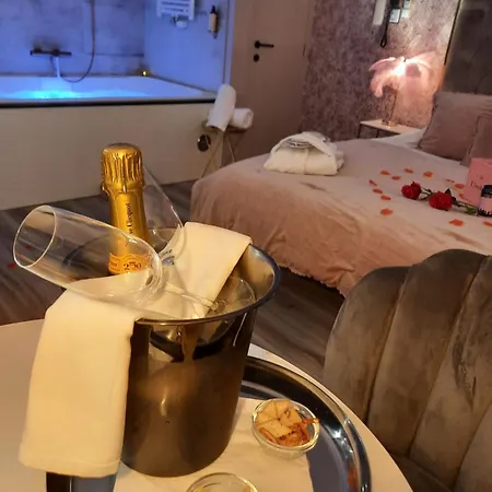 Mademoiselle Love hotel