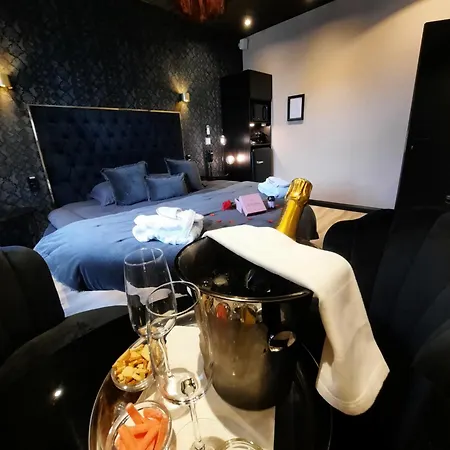 Mademoiselle Love hotel *