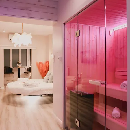 Mademoiselle Love hotel