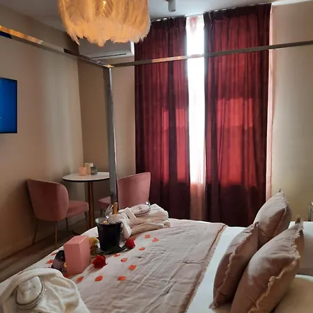 Mademoiselle Love hotel