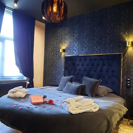 Love hotel Mademoiselle