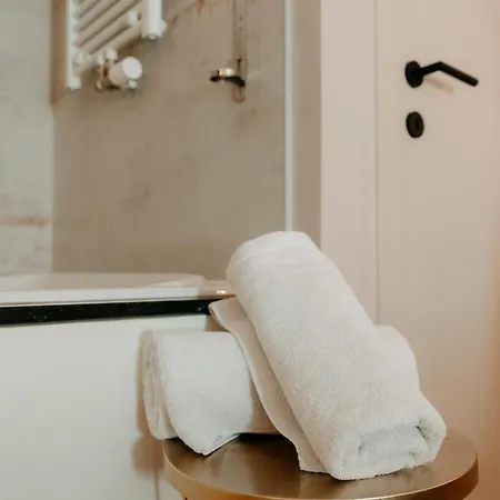 Mademoiselle Love hotel *