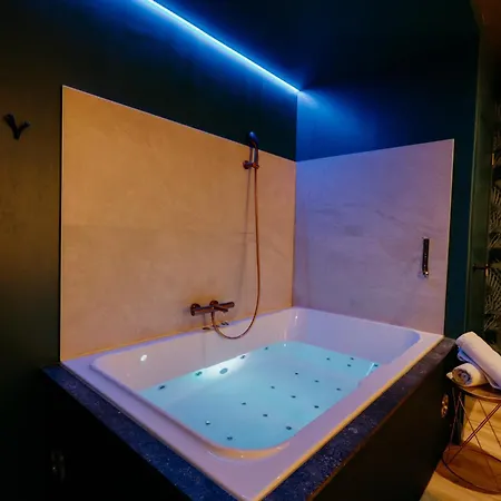 Love hotel Mademoiselle *