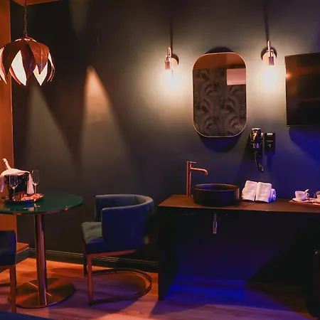 Love hotel Mademoiselle